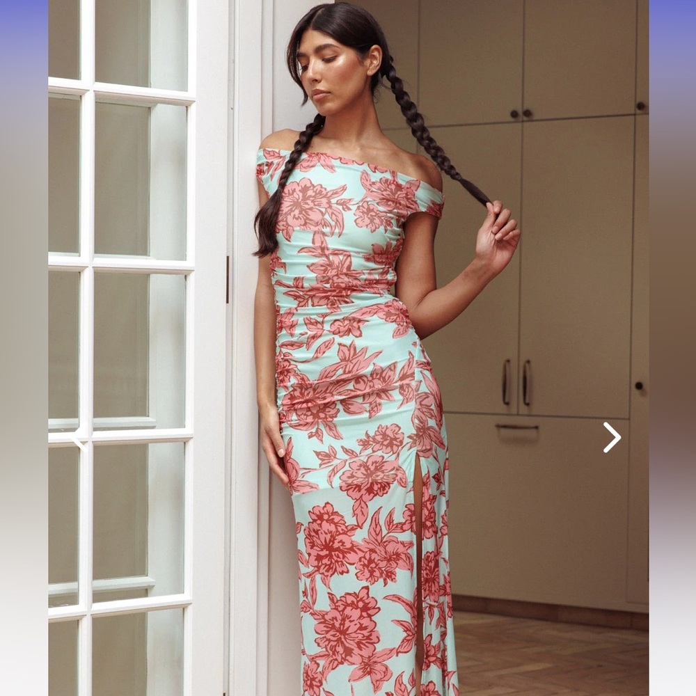 IN BLOOMS OFF SHOULDER SPLIT MIDI DRESS GREEN